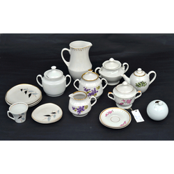 16 porcelain items from different sets