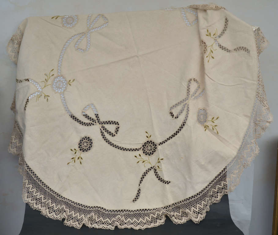 Linen tablecloth with embroidery