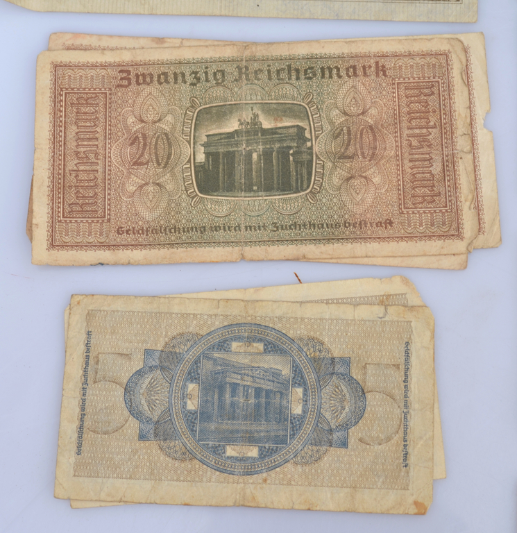 12 разных банкнот