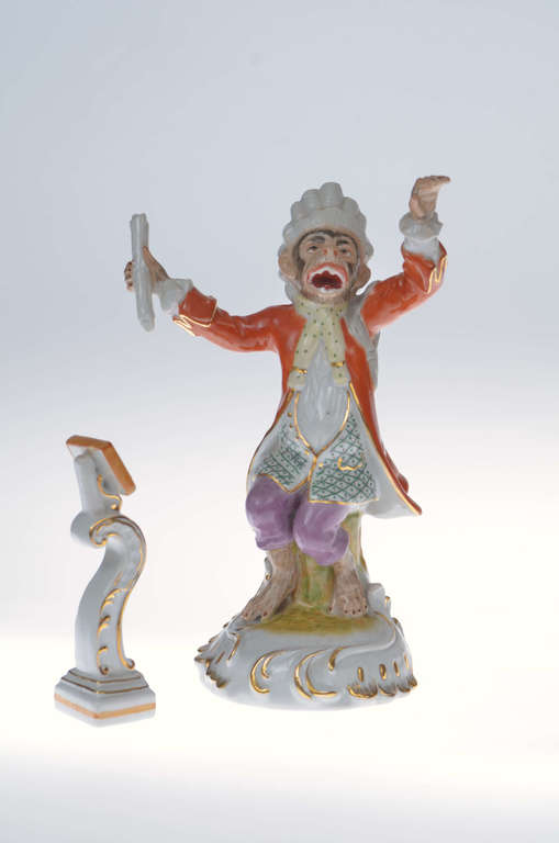 Porcelain figurine set 