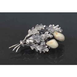 Silver Art Nouveau hunting brooch with teeth