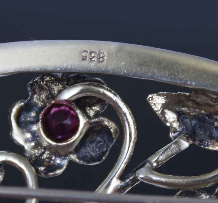 Серебряная позолоченная брошь в стиле модерн с рубинами