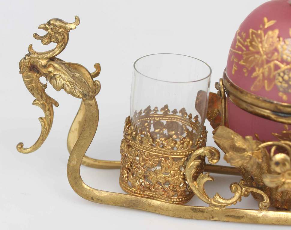 Glass drink serving set with bronze frame