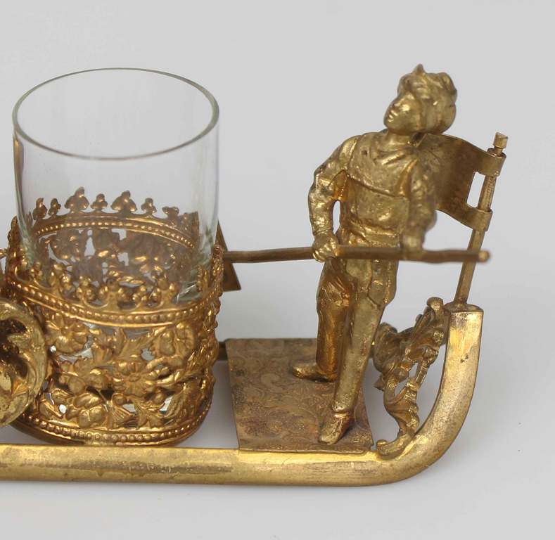 Glass drink serving set with bronze frame