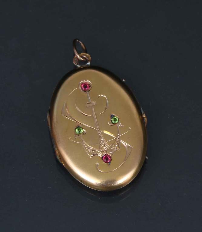 Gold pendant with precious stones