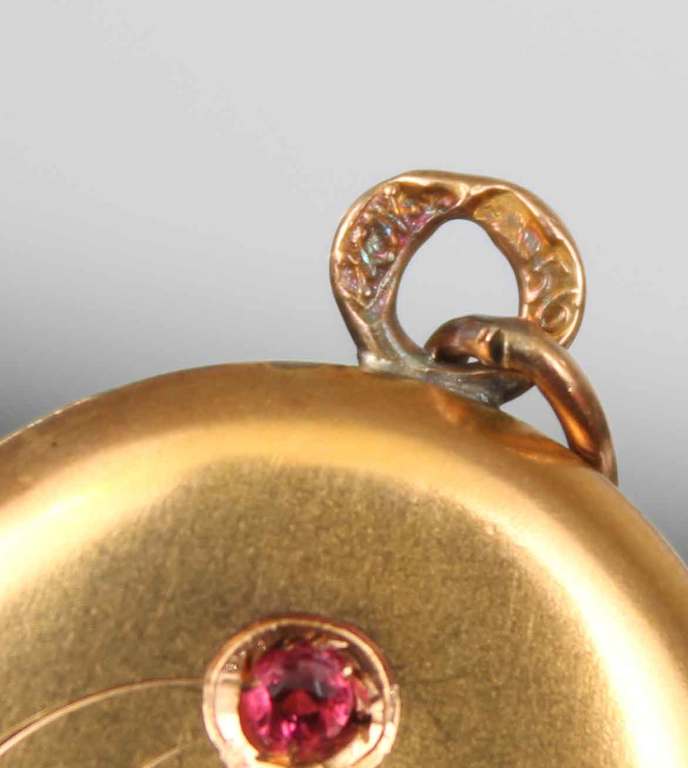 Gold pendant with precious stones