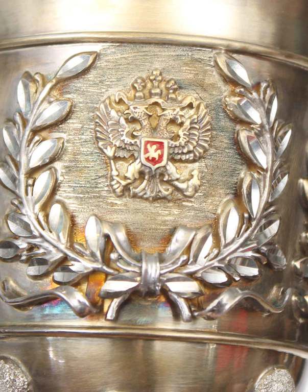 Серебряный кубок с гербами России