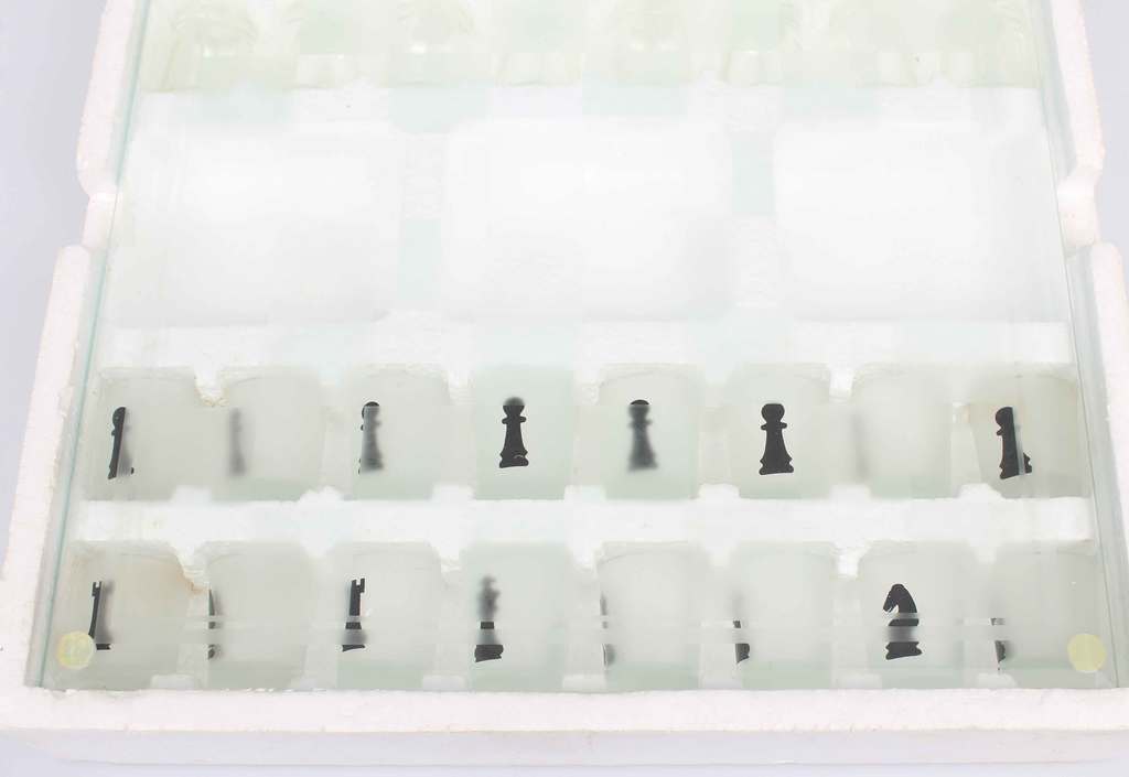 Stikla šaha spēles komplekts ar dzeramajām glāzītēm