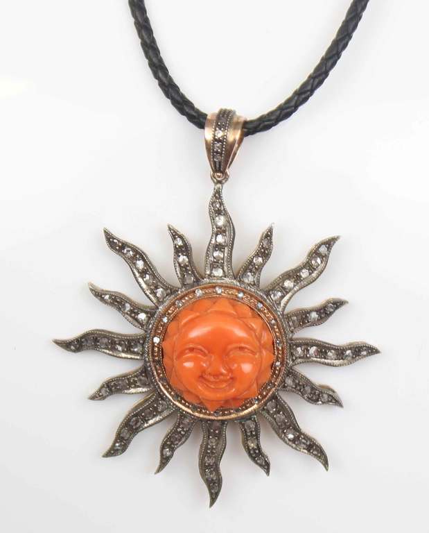 Gold pendant with diamonds and cut coral