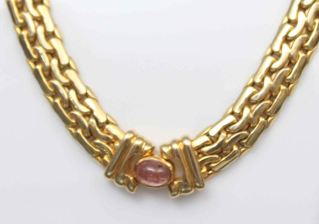 Gold necklace with amethyst