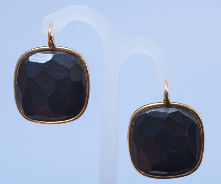 Gold earrings with lava stone (Jade)