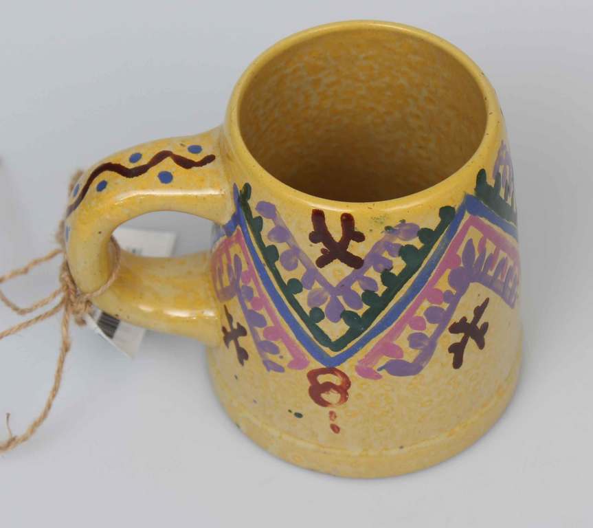 Apgleznots keramikas kauss