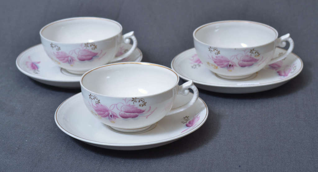 Porcelain cups with saucers / 3 pairs / 