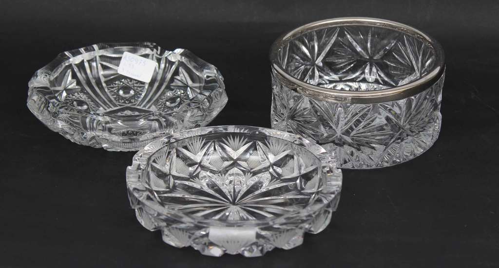 3 crystal dishes