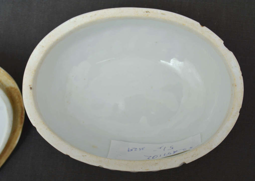 Kuznetsov porcelain utensil with lid
