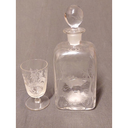 Glass decanter with a glass of Hunting