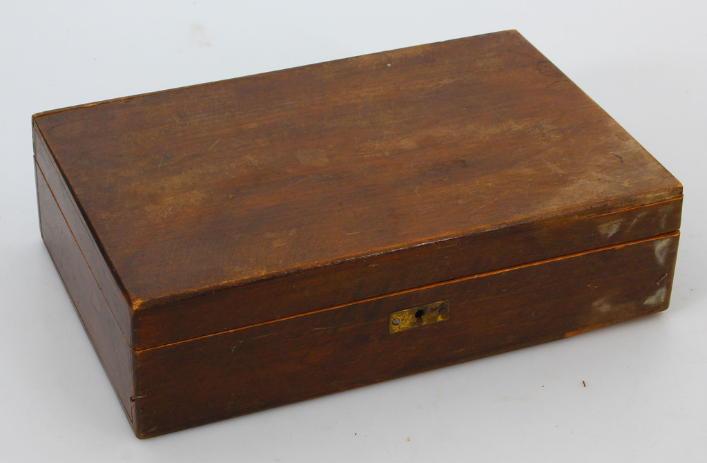 Wooden chest with removable compartment
