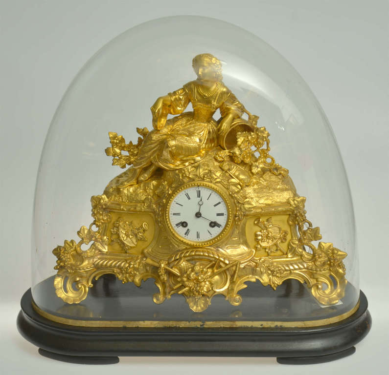 Каминные часы на деревянной основе со стеклянным куполом