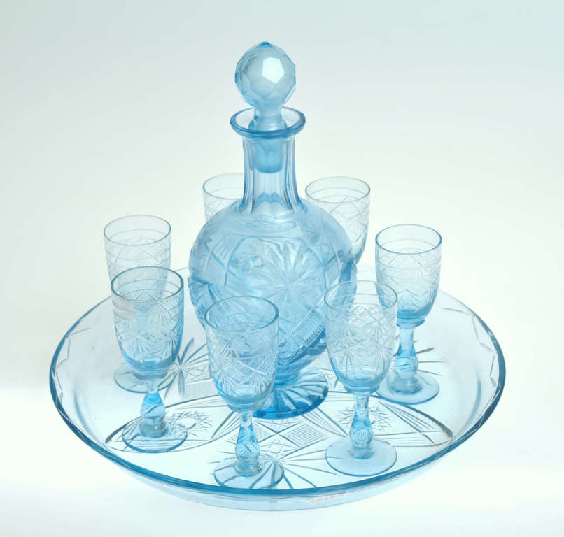 Стеклянный графин с подносом и 7 стаканами