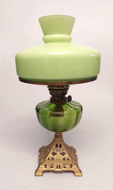 Kerosene lamp in green