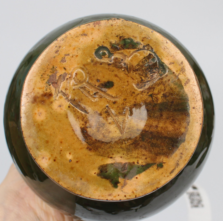 Zaļa keramikas vāze