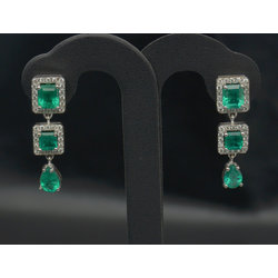 Gold earrings with emeralds 