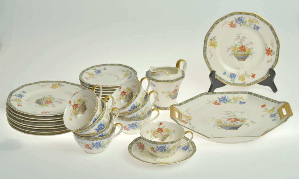 Porcelain tea set for eight people