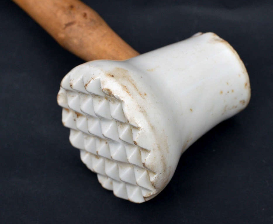 Porcelain meat hammer with wooden handle
