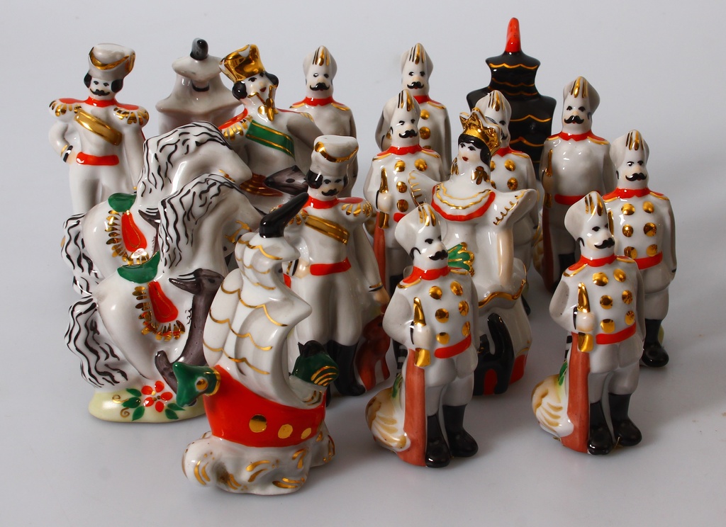 Porcelain chess pieces 32 pcs