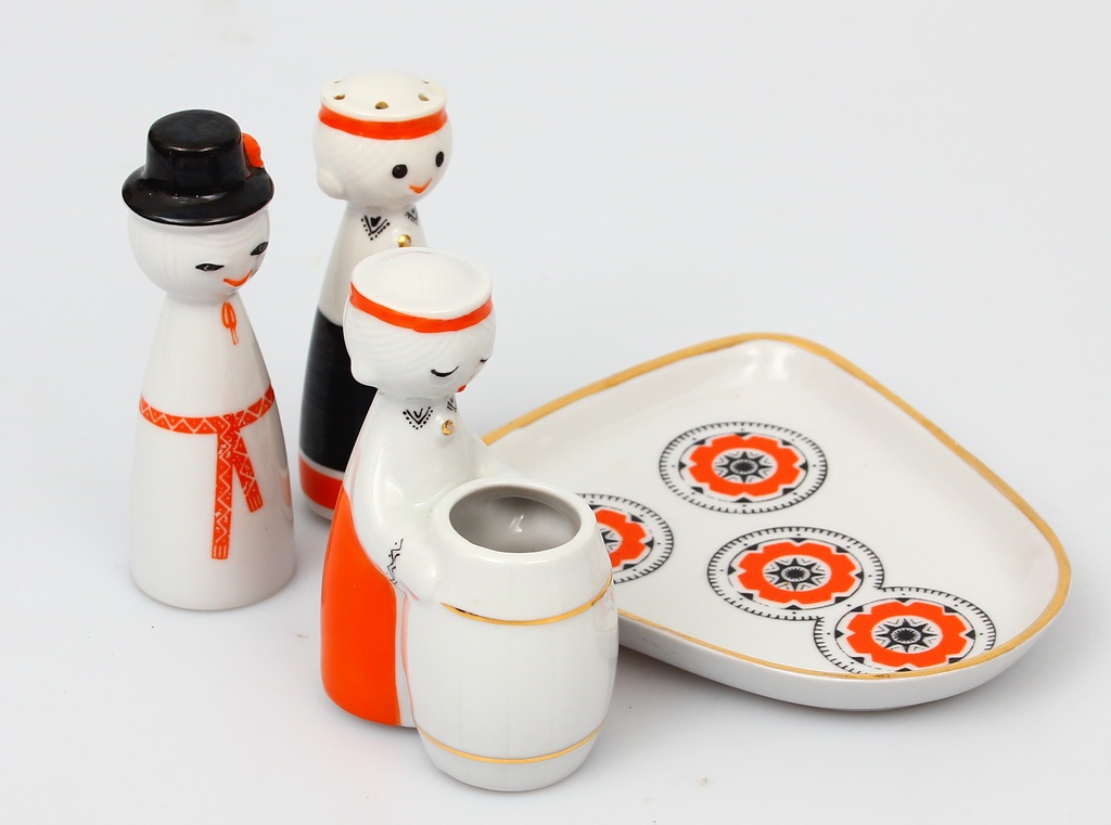 Porcelāna garšvielu trauciņu komplekts ''Rotaļa''
