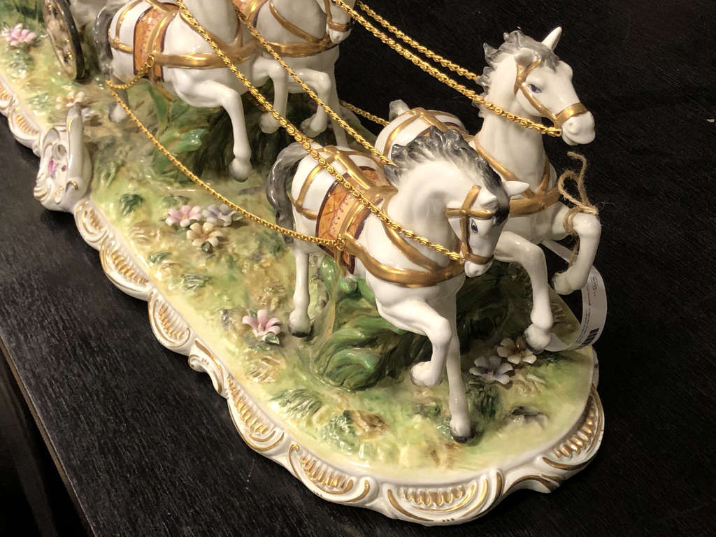 Porcelāna kompozīcija ''Kariete ar zirgiem''