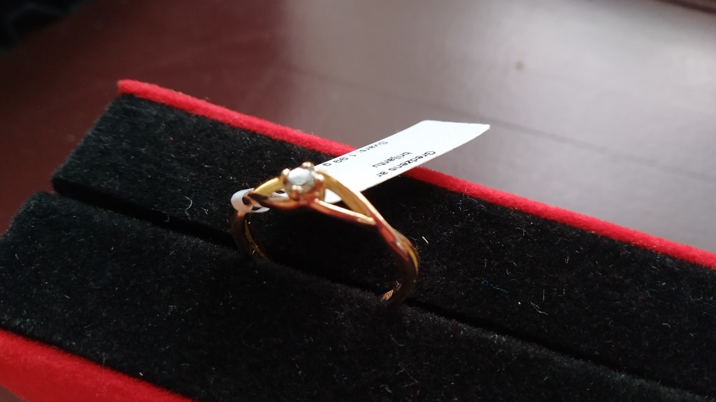 Brand new gold ring 18 mm with diamonds 0.16 carat 