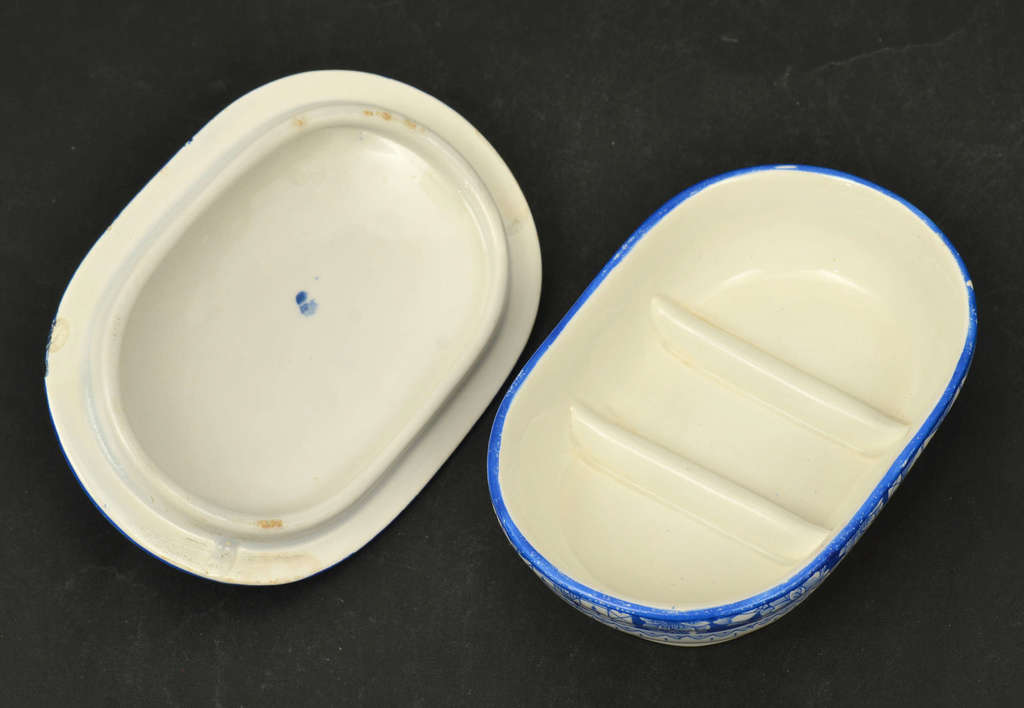 Porcelain soap dish