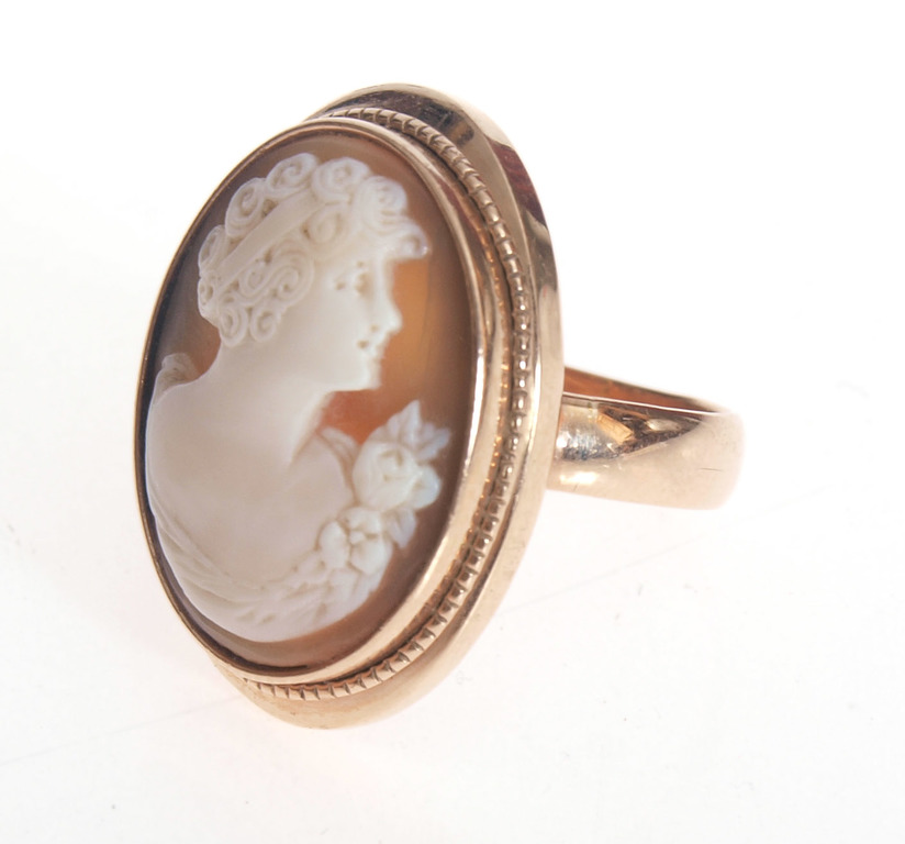 Women ring with Cameo