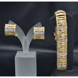 Gold bracelet and earrings with diamonds