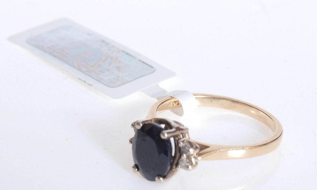 Женское кольцо с сапфирами и бриллиантами