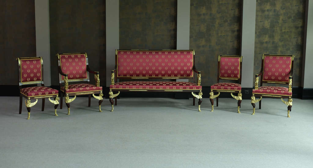 Ampīra stila mēbeļu komplekts - sofa un 4 krēsli 