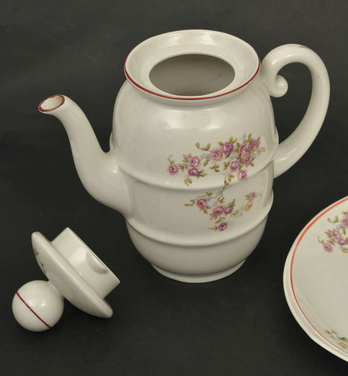 Porcelain jug with serving plate