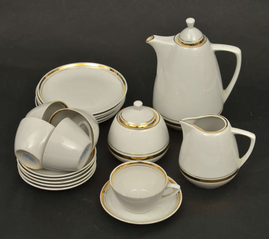Partial porcelain set for 6 people 