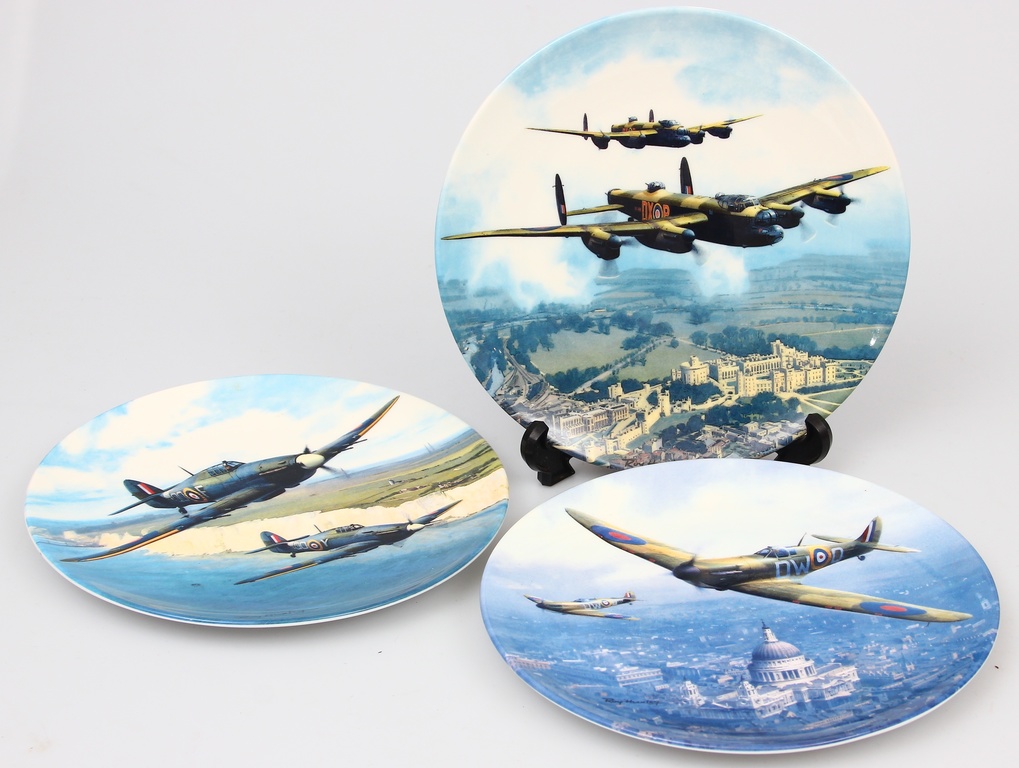 Set of decorative plates (3 pcs.)