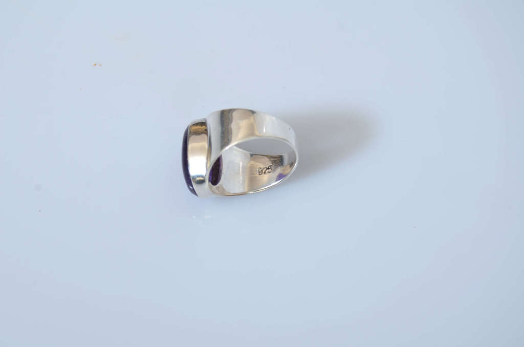 Серебряное кольцо в стиле модерн с аметистом?