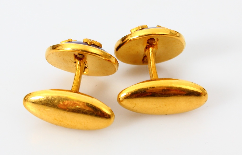Gold-plated cufflinks with the Swedish symbol in the original box