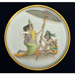 Apgleznots porcelāna šķīvis