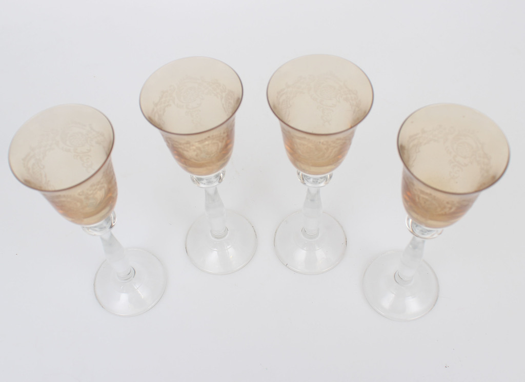 Cтеклянные стаканы (4 шт.)