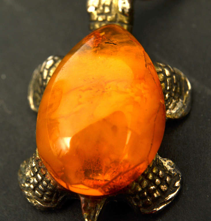 Amber pendant with chain 