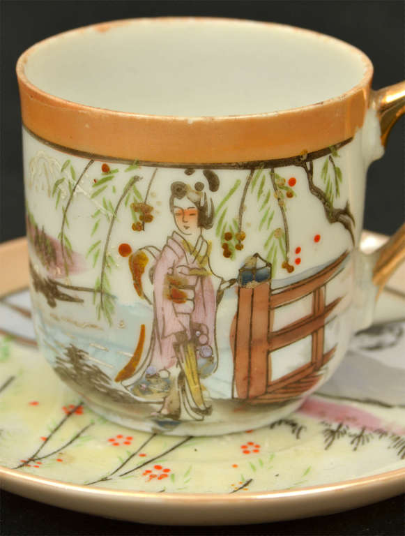 Japāņu porcelāna tasīte ar apakštasīti 