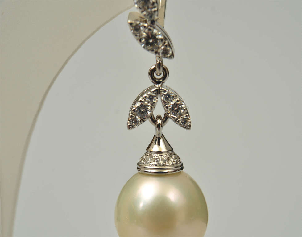 Zelta auskari ar briljantiem un perlēm