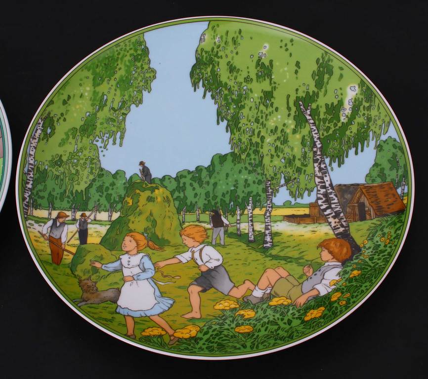 Divi porcelāna šķīvji ''Figurāla kompozīcija ar aitām'' un ''Bērni''