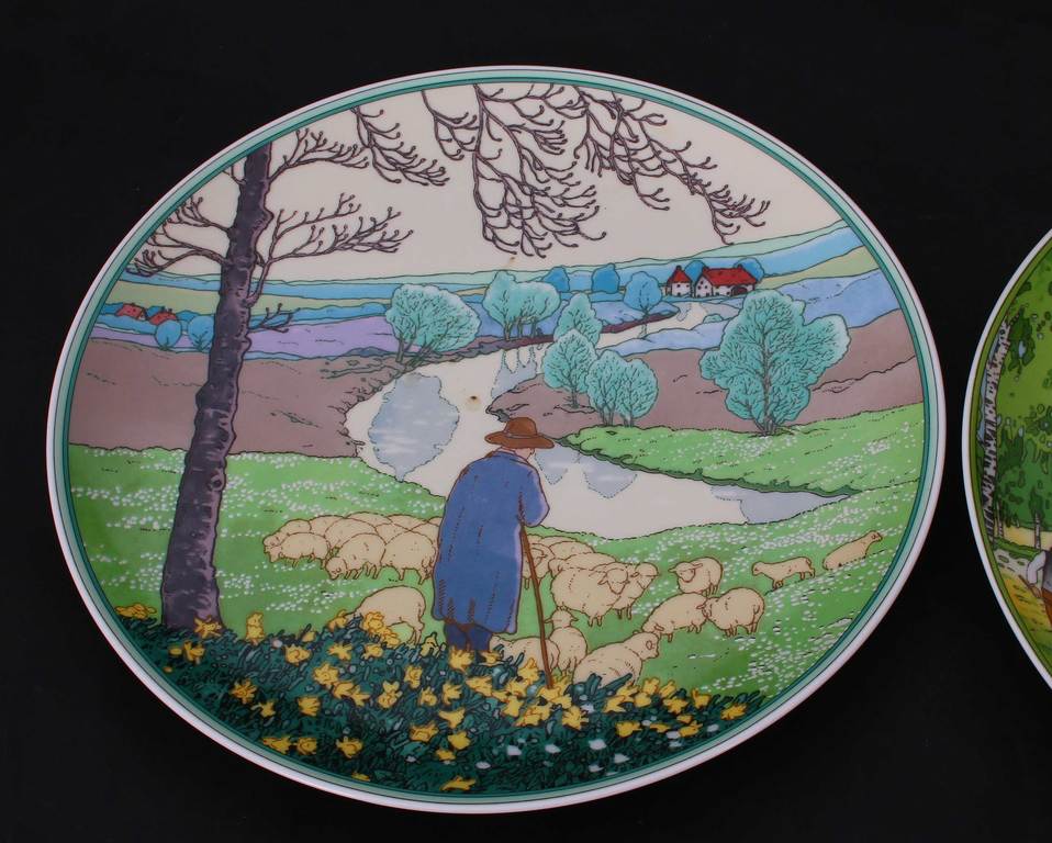 Две фарфоровые тарелки «Фигурная композиция с овечкой» и «Дети».
