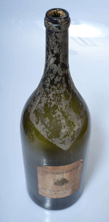 Vīna pudele  - Sarkana portvīna pudele 